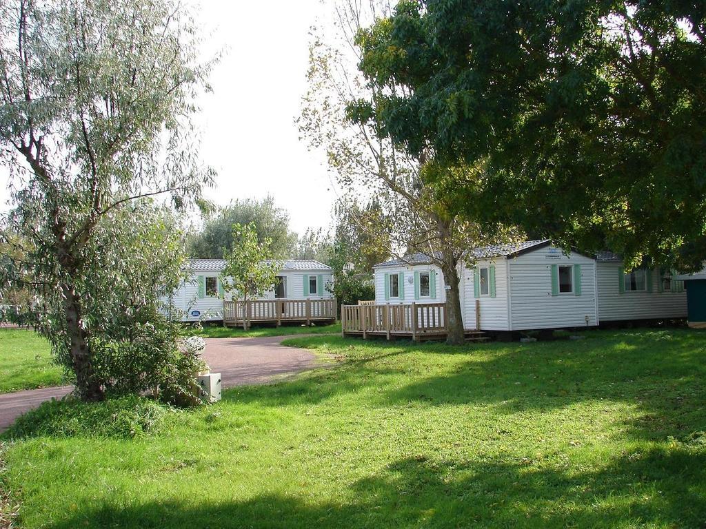 Camping Phare Ouest Saint-Denis-dʼOléron Exterior foto