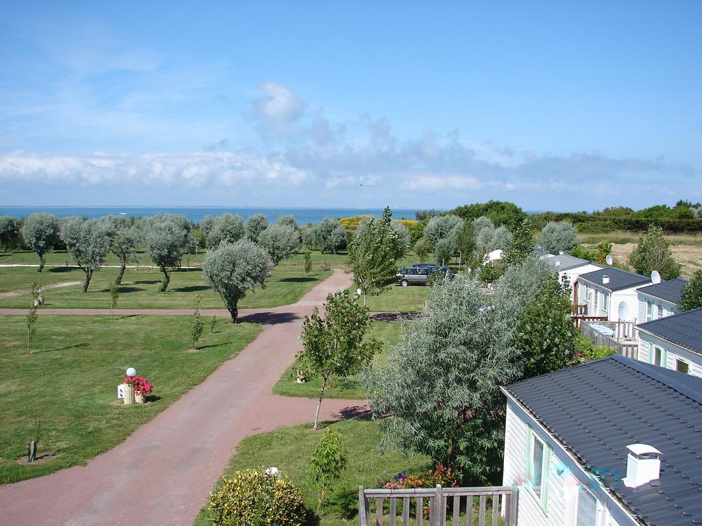 Camping Phare Ouest Saint-Denis-dʼOléron Exterior foto