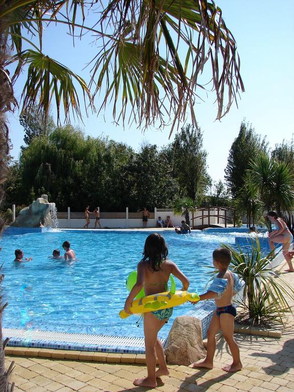 Camping Phare Ouest Saint-Denis-dʼOléron Exterior foto