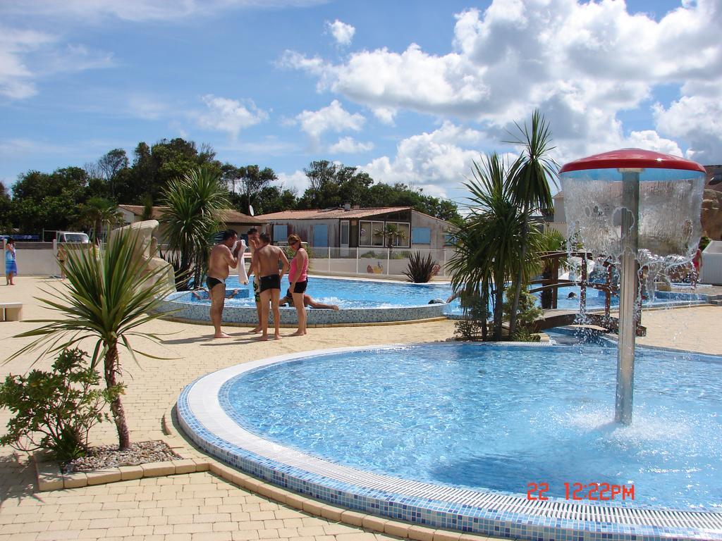 Camping Phare Ouest Saint-Denis-dʼOléron Exterior foto