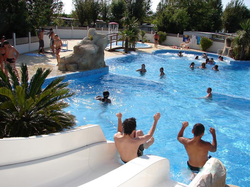 Camping Phare Ouest Saint-Denis-dʼOléron Exterior foto